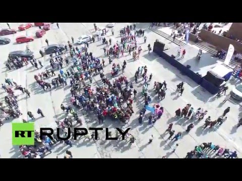 سكان روسيا في جميع أنحاء البلاد يحتفلون بعيد الفضاء