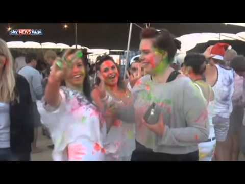 سواكوموند احتفال بالألوان