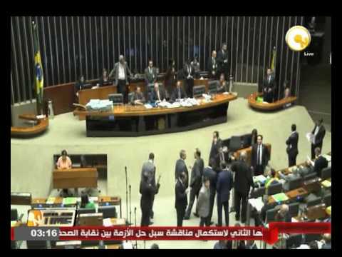 شاهد رئيس مجلس الشيوخ البرازيلي يمضي في مساءلة روسيف