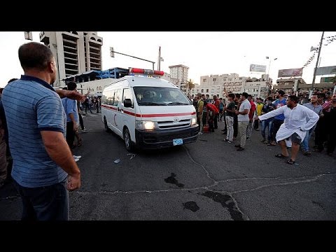 بالفيديو أنصار مقتدى الصدر يتظاهرون ورئيس الوزراء يصرح لا تهاون مع مرتكبي الشغب