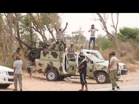 محاربة داعش توحد جهود السراج وحفتر