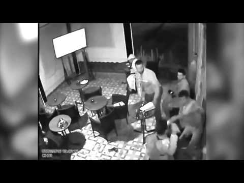 بالفيديوشاهد هجوم بالسيوف على شخص بمقهى بفي ايت ملول