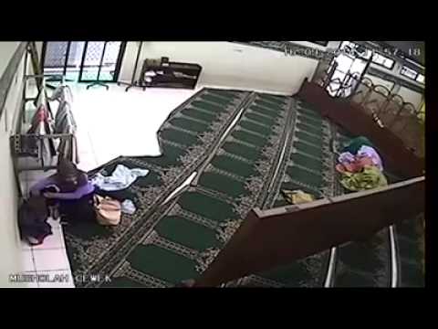 فيديو عملية سرقة داخل المسجد