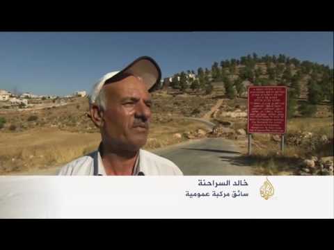 شاهد الاحتلال الإسرائيلي يغلق مداخل قرى في الخليل