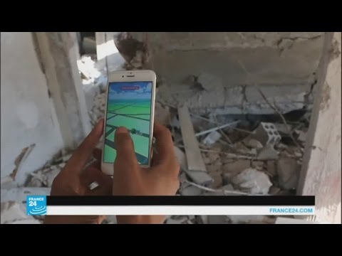 شاهد  سوريون في رحلة البحث عن البوكيمون بين الأبنية المدمرة
