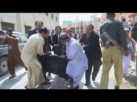 تفجير انتحاري جنوب غرب باكستان يستهدف مشيعي نقيب محامين الاقليم