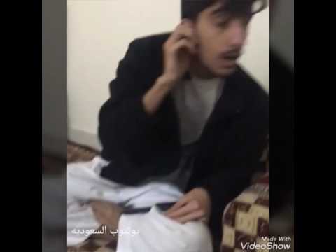 شاهد  شاب يطلق النار أعلى رأس صديقه مازحًا