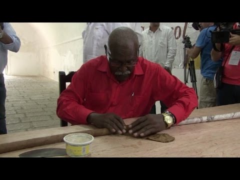 سيغار بطول 90 مترا لمناسبة العيد التسعين لفيدل كاسترو