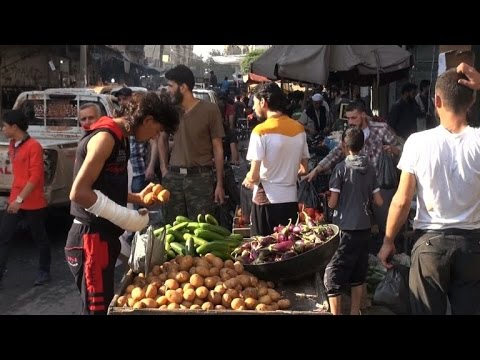 الحركة تعود الى الاحياء الشرقية في حلب مع تراجع حدة الغارات