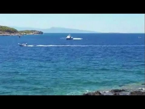 بالفيديو مقتل أربعة في تصادم قاربين في إحدى الجزر اليونانية