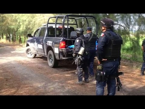 شاهد لجنة حقوقية تتهم الشرطة بقتل 22 مدنيًا في المكسيك