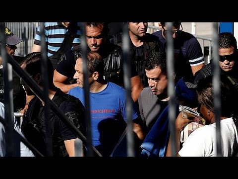 بالفيديو مثول 8 جنود أتراك أمام إدارة اللجوء اليونانية وأنقرة تطالب بتسليمهم