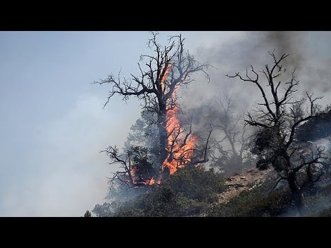 بالفيديوشاهد إجلاء عشرات الآلاف من سكان كاليفورنيا من منازلهم بسبب حرائق الغابات