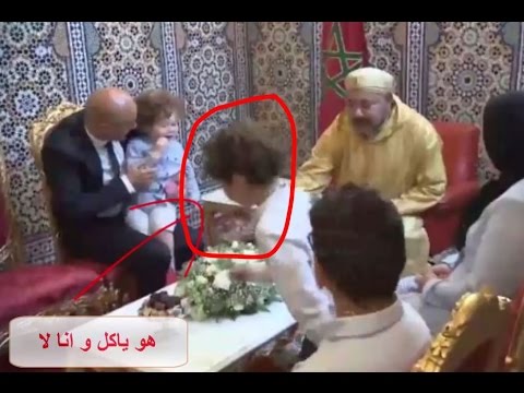 بالفيديو الطفل الذي أضحك ملايين المغربيين عند جلوسه مع الملك محمد السادس