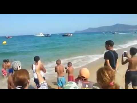 الملك محمد السادس  يمارس رياضة الجيت سكي