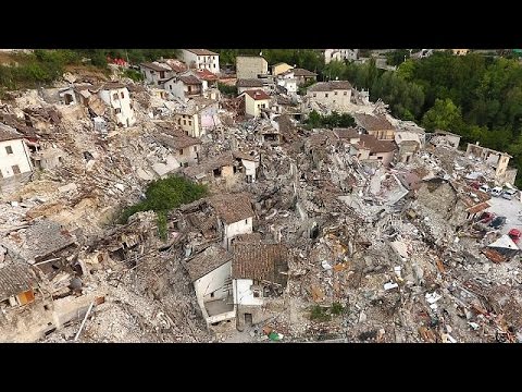 فرق الإنقاذ تواصل البحث عن ناجين تحت الأنقاض في إيطاليا