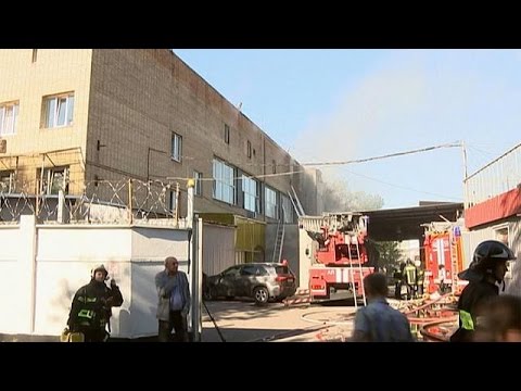 شاهد مقتل ستة عشر شخصًا في حريق في موسكو
