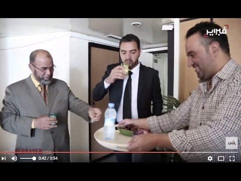 فبراير تستقبل المخترع المغربي بالتمر والحليب