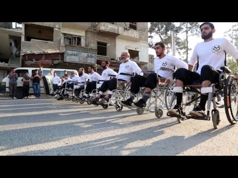 مصابون يشاركون في سباق بارالمبي في دوما