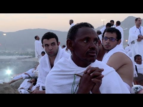بالفيديو قرابة مليوني مسلم يقفون في يوم عرفة لاداء الركن الاعظم من مناسك الحج