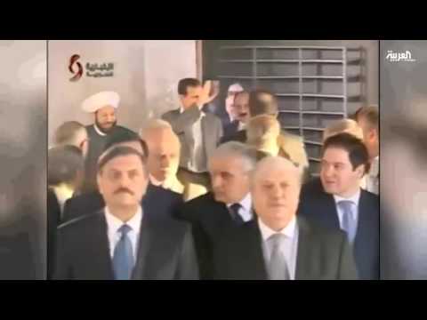 الأسد يصلي العيد في مدينة خالية
