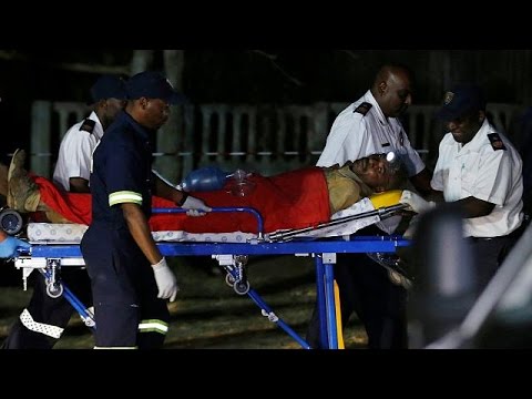 إنقاذ عدد من عمال المناجم في جوهانسبيرغ واستمرار البحث عن آخرين محاصرين