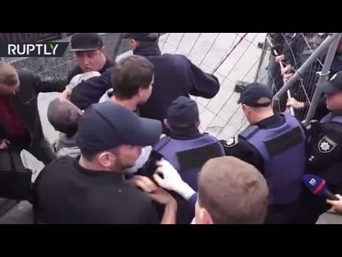 القوميون يمنعون الروس من التصويت في العاصمة كييف