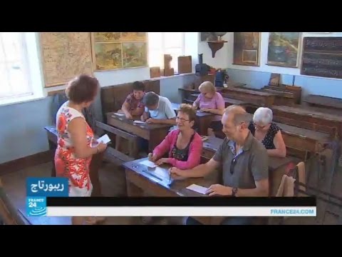 مسنون يتذكرون أيام الدراسة في مدرستهم التي تحولت الى متحف
