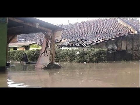 26 قتيلاً و19 مفقودًا جراء الفيضانات في جزيرة جاوا