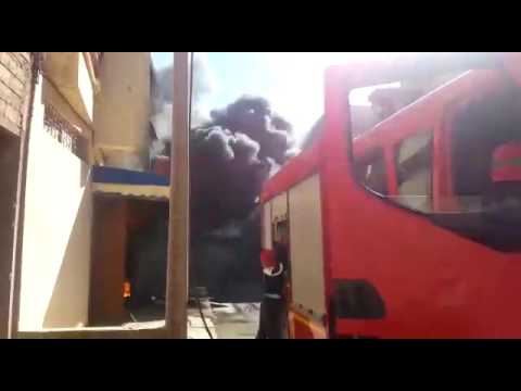 شاهد حريق مهول في منزل وسط مدينة الدروة