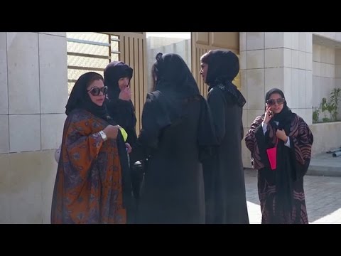 عريضة تطالب بمعاملة السعوديات كمواطنات كاملات ومسؤولات عن قراراتهن