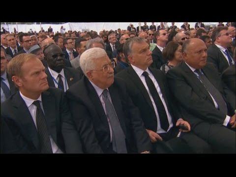 استمرار الغضب الفلسطيني على مشاركة الرئيس عباس في جنازة بيريز