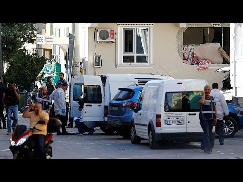 مقتل 3 من رجال الشرطة وجرح 8 أشخاص إثر تفجير انتحاري في تركيا