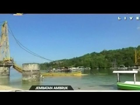 قتلى وعشرات الجرحى بسبب انهيار جسر في اندونيسيا