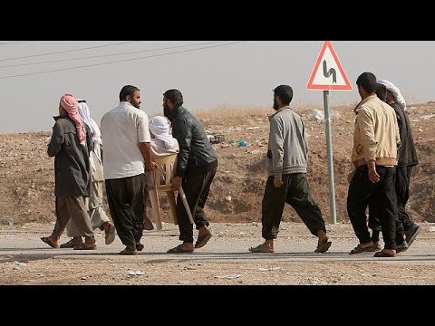 لاجئون عراقيون تقطعت بهم الطرق في الصحراء السورية