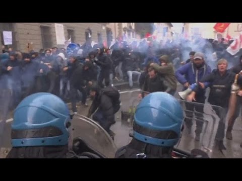 مظاهرات في فلورنسا اعتراضًا على الاستفتاء الدستوري