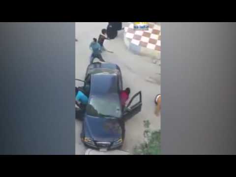 بالفيديو  سيدة تدهس عددًا من الأشخاص بسيارتها