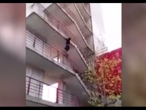 رجل إطفاء يتسلق مبنى من 9 طوابق في أقل من دقيقة