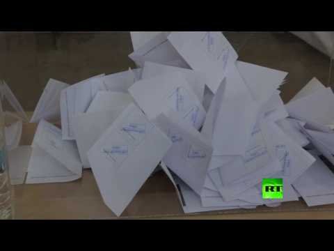 مرشحا الرئاسة البلغارية يدليان بصوتيهما
