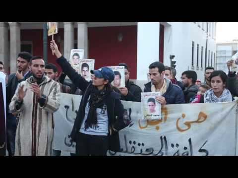 رفع صورة بائع السمك تخليدا له