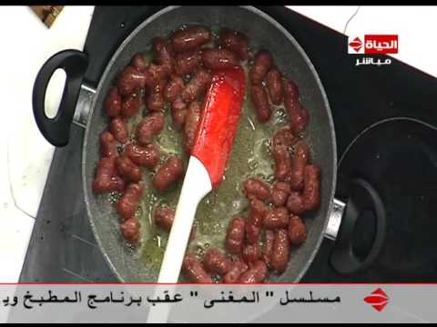 بالفيديو طريقة عمل بيض بالبطاطس والسجق