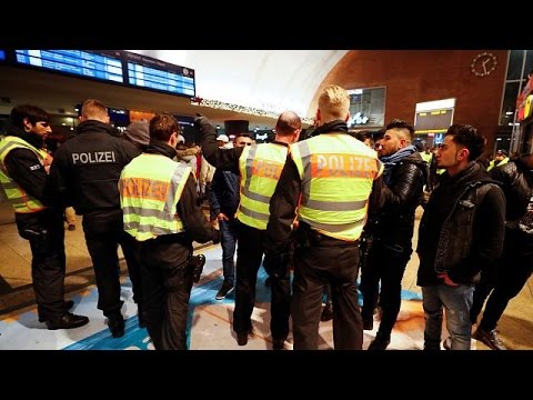 شاهد اتهام شرطة كولونيا بالعنصرية خلال عمليات التفتيش