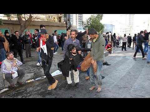 شاهد اشتباكات دامية بين الشرطة العراقية وأنصار الصدر في بغداد