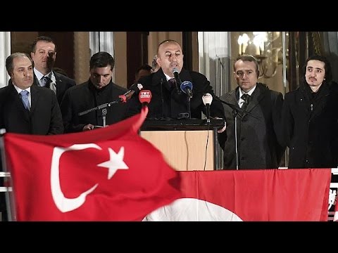تشاووش أوغلو يرفض دروس برلين في الديمقراطية