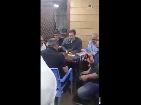 شاهد  علاء مبارك يلعب الطاولة