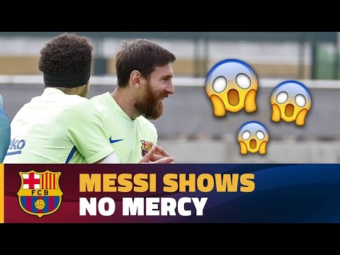 بالفيديو الضحك يسيطر على لاعبي برشلونة بعد كوبري ميسي