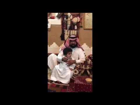 شاهد سعودي يغيّر اسم ابنه من تميم إلى سلمان