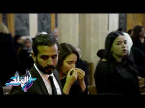 شاهد إبنة الفنان عزت العلايلي تنهار بالبكاء