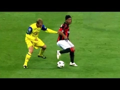مهارات و مراوغات مجنونة أسقطت المدافعين