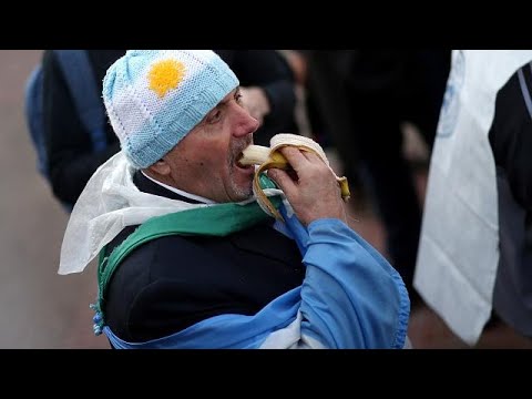 الموز بالمجان في الأرجنتين احتجاجًا على استيراده من دول الجوار